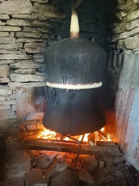 Παραδοσιακό καζάνι χαλκού Αποστακτήριο Λιούγκαρη Λιούγκαρη