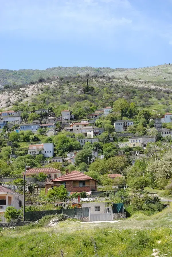 Σωφράτικα — ο τίτλος της υποβολής αναφέρει Απρίλιο 2025