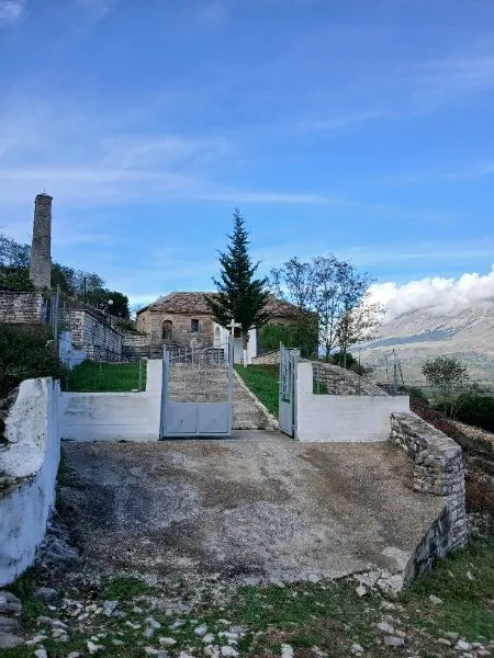 Ιερός Ναός Αγίου Γεωργίου στη Λιούγκαρη